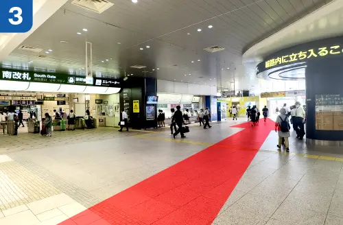 ❸ JR大宮駅南改札を左手側に西口方面へ直進します。